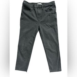 Madewell Ladies Stovepipe Mid-Rise Raw Hem Straight Leg
Jeans Black Size 31